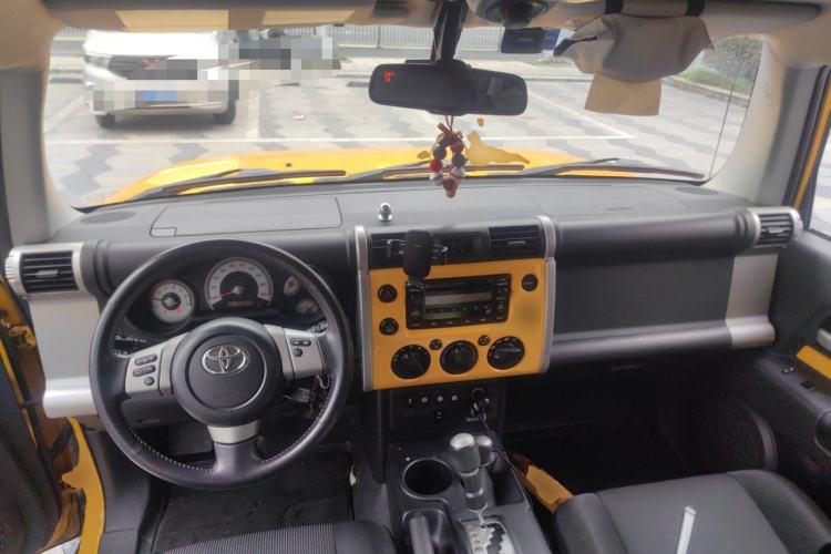 Used Toyota FJ Cruiser 2013 4.0L Center Console
