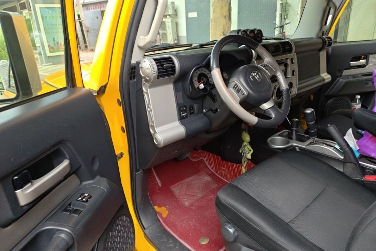 Used Toyota FJ Cruiser 2013 4.0L Driver Seat