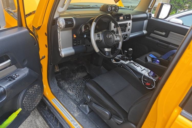 Used Toyota FJ Cruiser 2013 4.0L Driver Seat