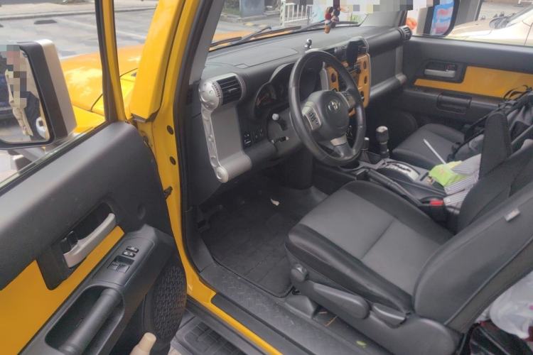 Used Toyota FJ Cruiser 2013 4.0L Driver Seat