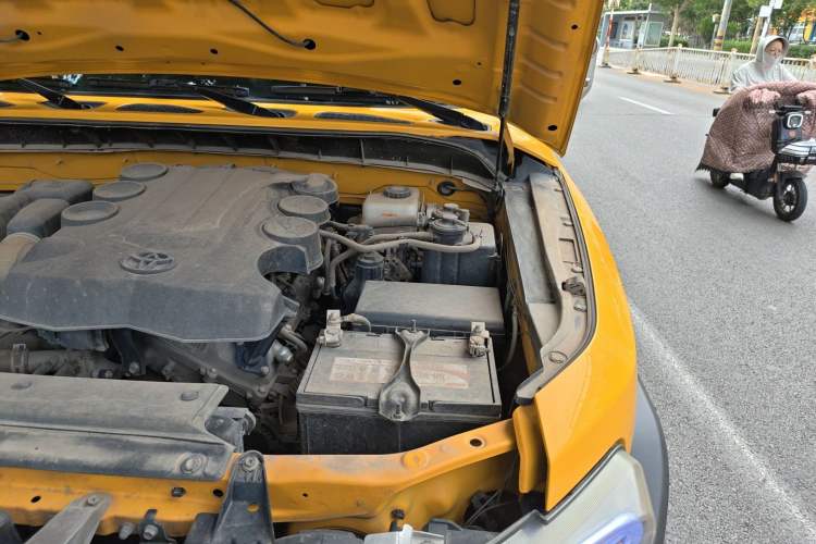Used Toyota FJ Cruiser 2013 4.0L Engine Bay Left