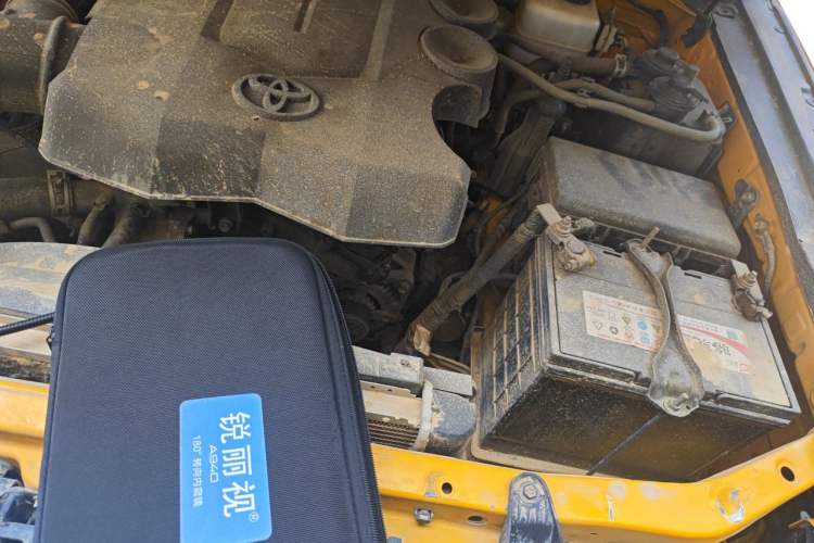 Used Toyota FJ Cruiser 2013 4.0L Engine Bay Left