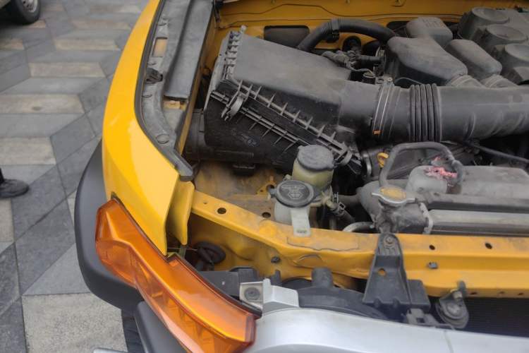 Used Toyota FJ Cruiser 2013 4.0L Engine Bay Right