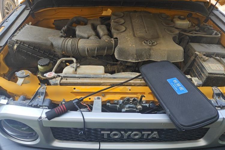Used Toyota FJ Cruiser 2013 4.0L Engine Bay
