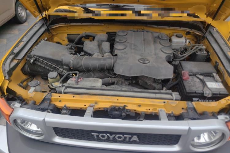Used Toyota FJ Cruiser 2013 4.0L Engine Bay