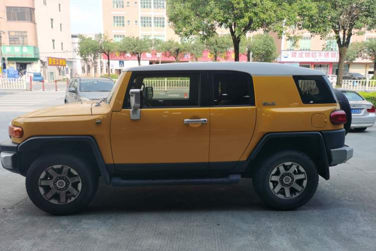 Used Toyota FJ Cruiser 2013 4.0L Exterior 4