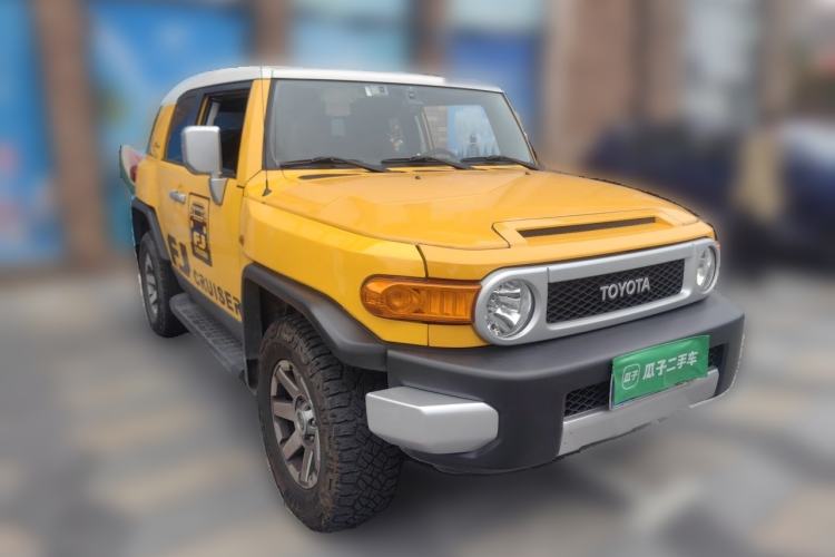 Used Toyota FJ Cruiser 2013 4.0L Front Right 45 Deg