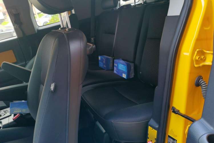 Used Toyota FJ Cruiser 2013 4.0L Interior 4