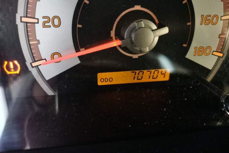 Used Toyota FJ Cruiser 2013 4.0L Odometer Close Up