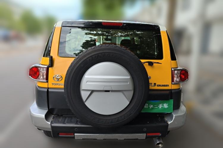 Used Toyota FJ Cruiser 2013 4.0L Rear