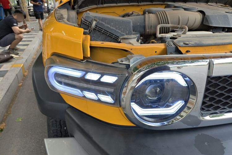 Used Toyota FJ Cruiser 2013 4.0L Right Front Headlight