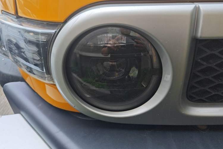 Used Toyota FJ Cruiser 2013 4.0L Right Front Headlight
