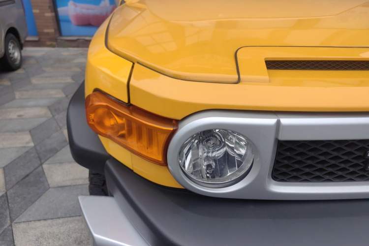 Used Toyota FJ Cruiser 2013 4.0L Right Front Headlight