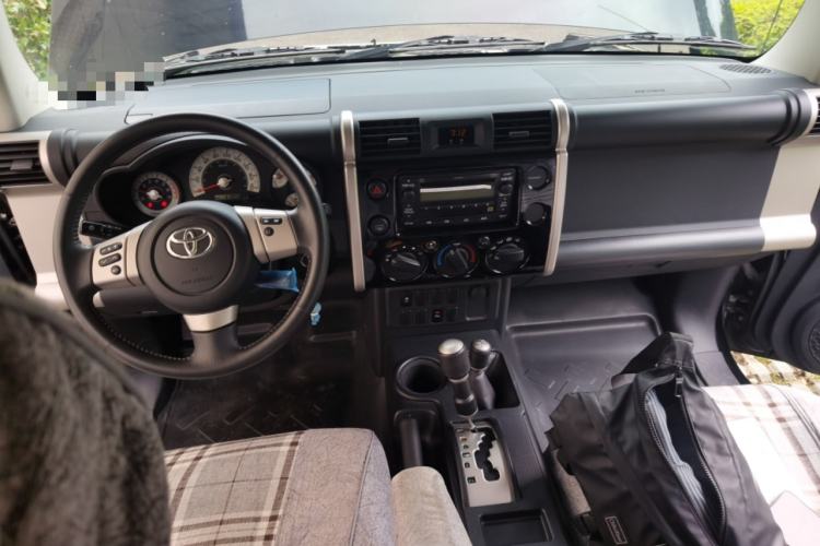 Used Toyota FJ Cruiser  Center Console