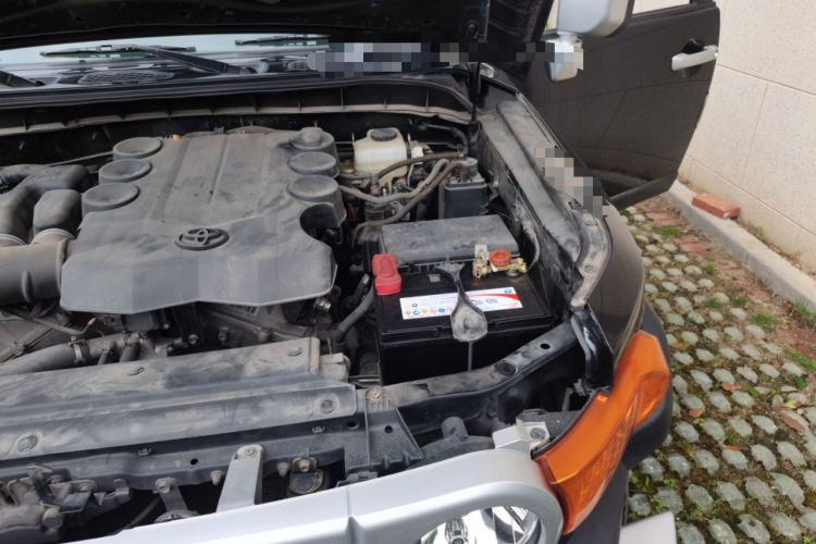 Used Toyota FJ Cruiser  Engine Bay Left