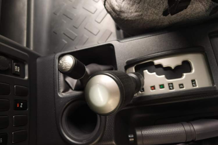 Used Toyota FJ Cruiser  Gear Lever