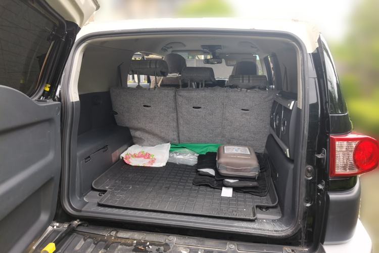 Used Toyota FJ Cruiser  Trunk