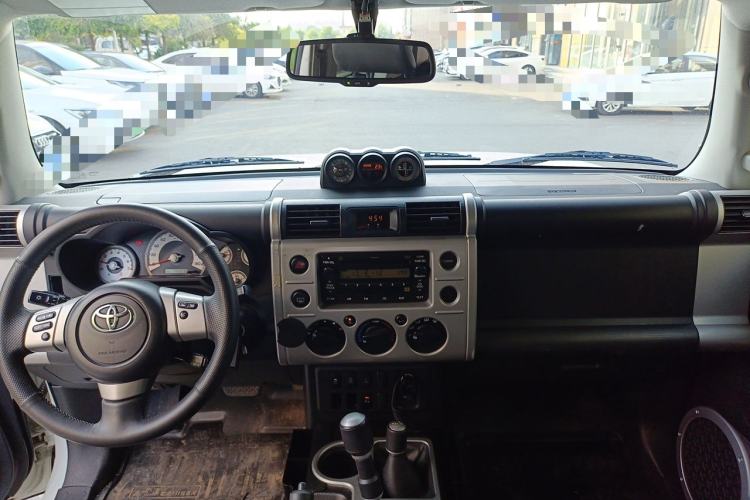 Used Toyota FJ Cruiser  Center Console