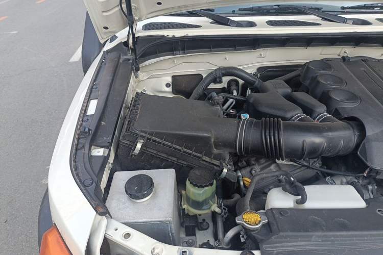 Used Toyota FJ Cruiser  Engine Bay Right