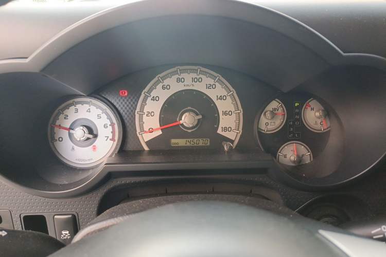 Used Toyota FJ Cruiser  Instrument Cluster