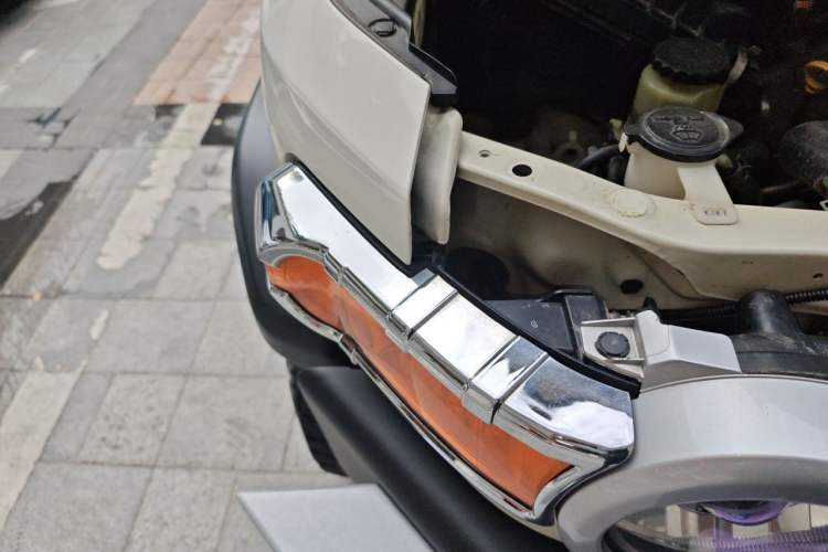 Used Toyota FJ Cruiser  Right Front Headlight
