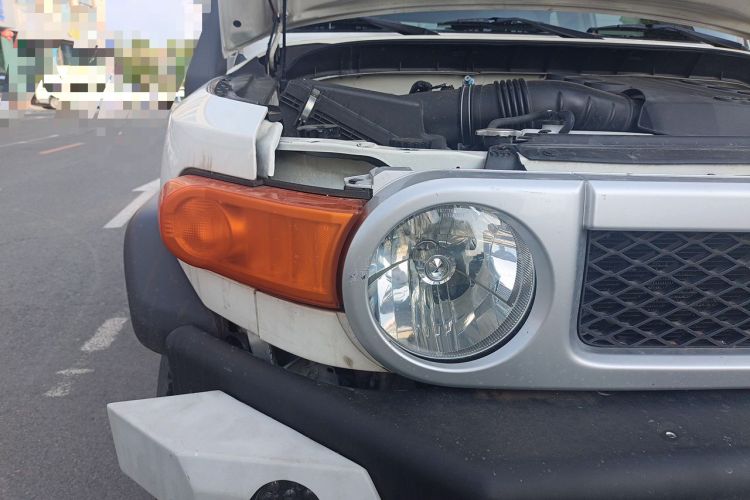 Used Toyota FJ Cruiser  Right Front Headlight