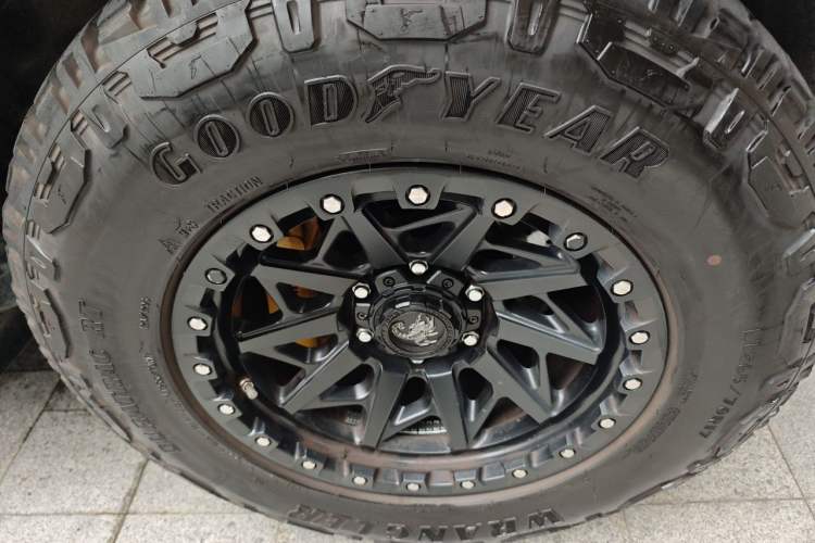 Used Toyota FJ Cruiser  Right Front Wheel Hub