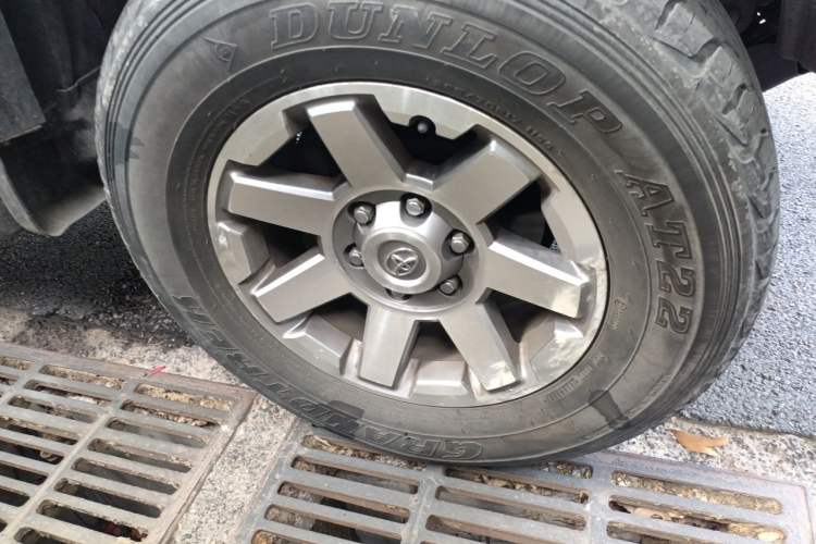 Used Toyota FJ Cruiser 2016 4.0L Automatic Parallel Import Version Right Front Wheel Hub