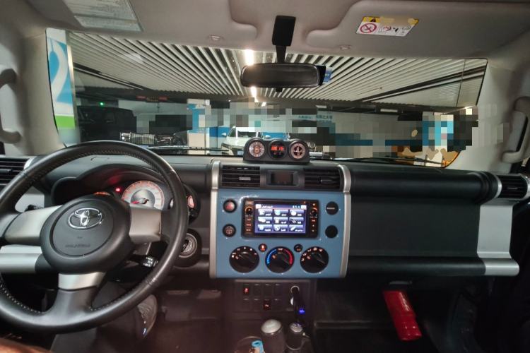 Used Toyota FJ Cruiser  Center Console