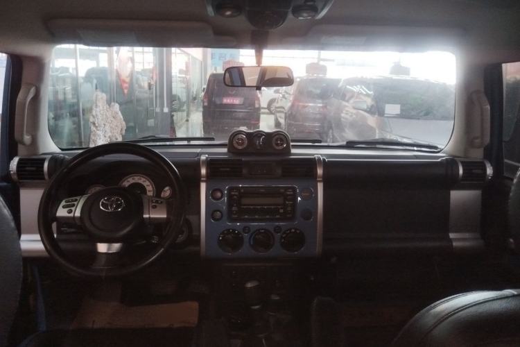 Used Toyota FJ Cruiser 2017 4.0 Automatic Parallel Import Version Center Console