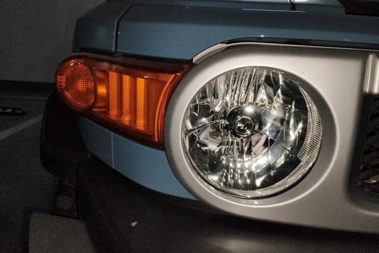 Used Toyota FJ Cruiser  Right Front Headlight