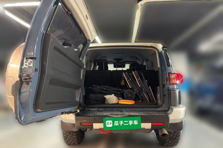 Used Toyota FJ Cruiser  Trunk