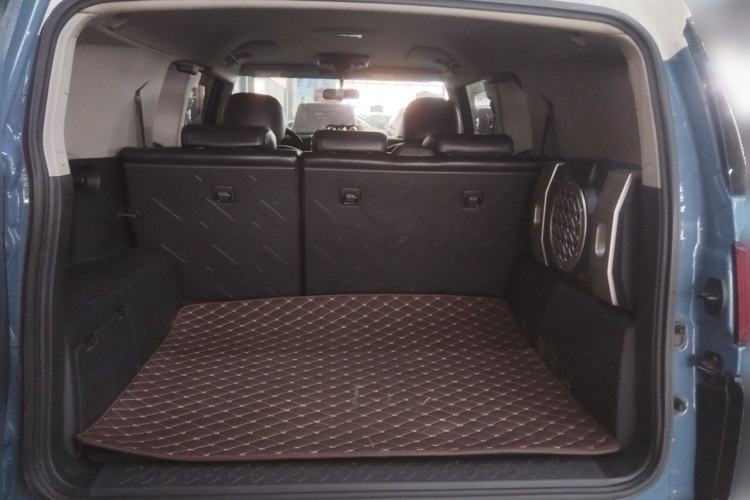 Used Toyota FJ Cruiser 2017 4.0 Automatic Parallel Import Version Trunk