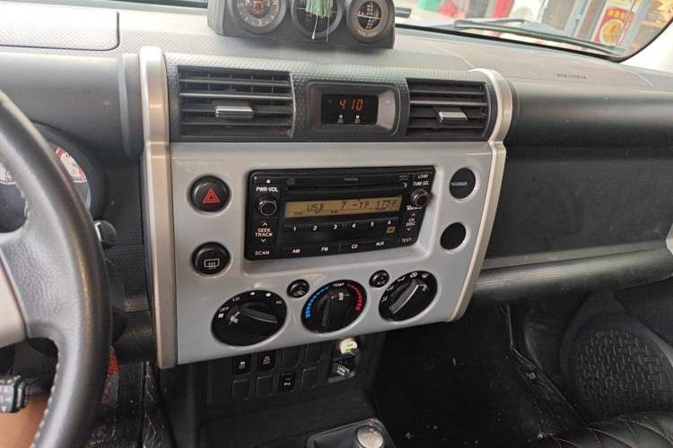 Used Toyota FJ Cruiser  Audio And AC Panel
