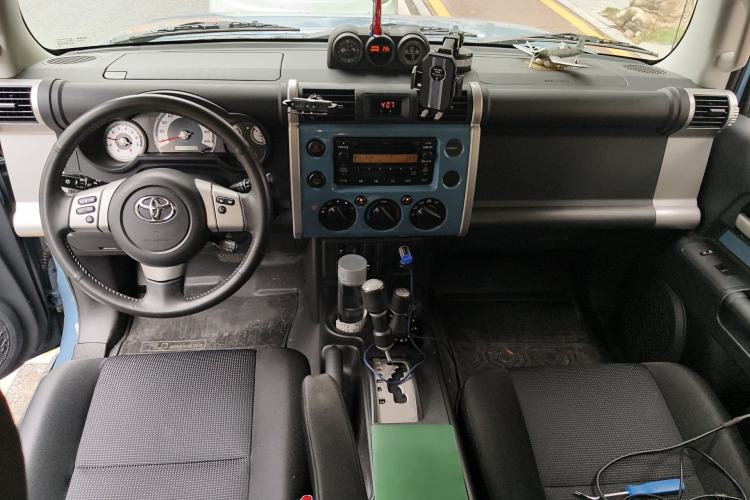 Used Toyota FJ Cruiser 2017 4.0 Automatic Parallel Import Version Center Console