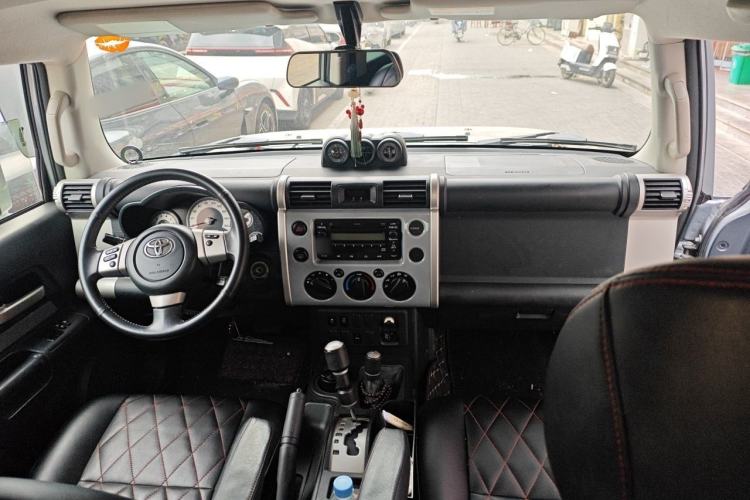 Used Toyota FJ Cruiser  Center Console