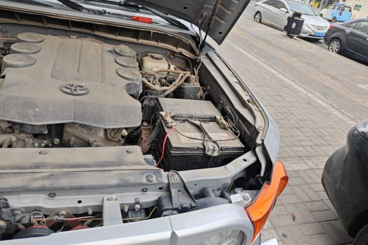 Used Toyota FJ Cruiser  Engine Bay Left