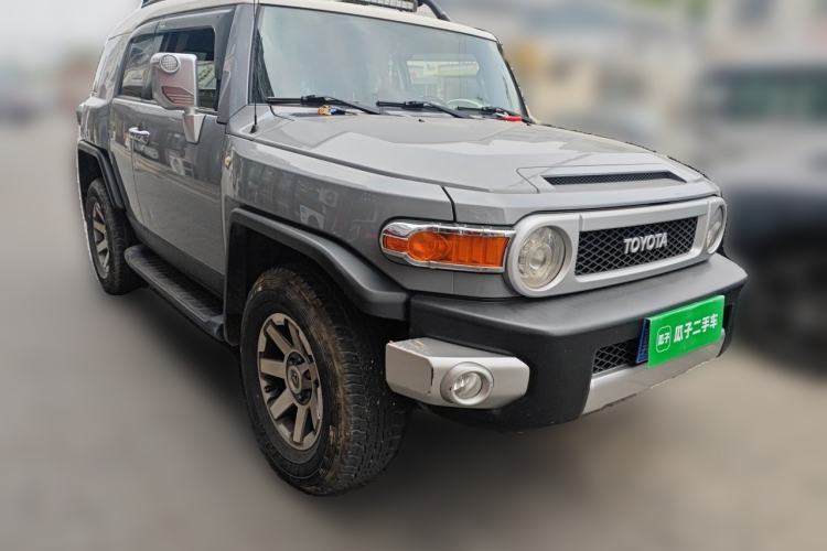 Used Toyota FJ Cruiser  Front Right 45 Deg