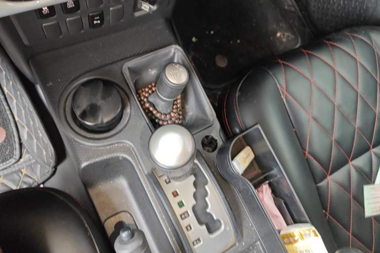 Used Toyota FJ Cruiser  Gear Lever