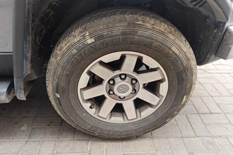 Used Toyota FJ Cruiser  Right Front Wheel Hub