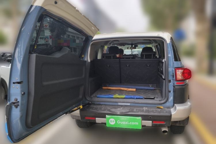 Used Toyota FJ Cruiser 2017 4.0 Automatic Parallel Import Version Trunk