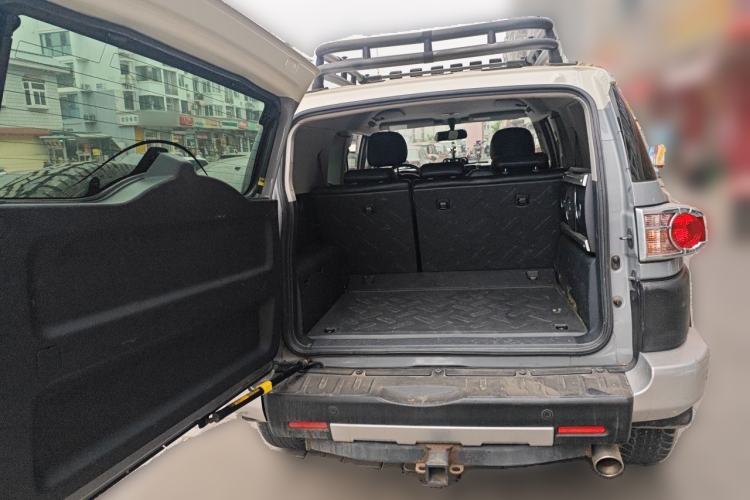 Used Toyota FJ Cruiser  Trunk