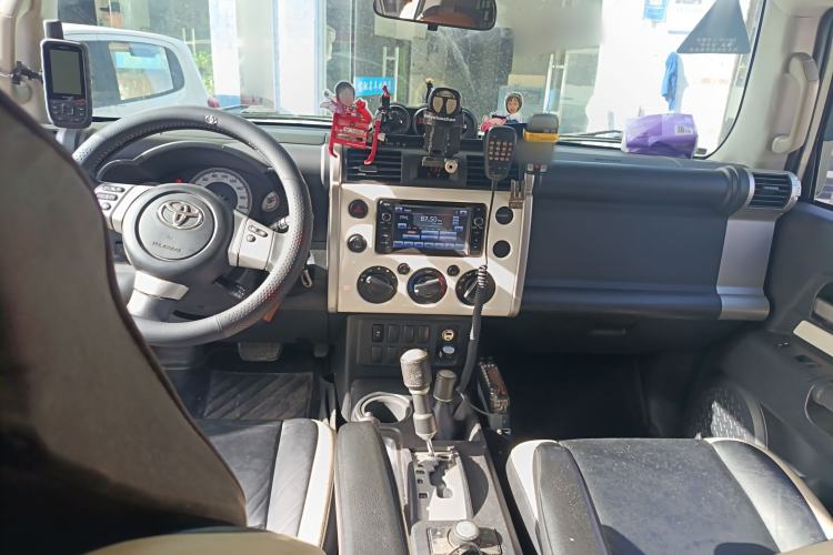 Used Toyota FJ Cruiser 2017 4.0 Automatic Parallel Import Version Center Console