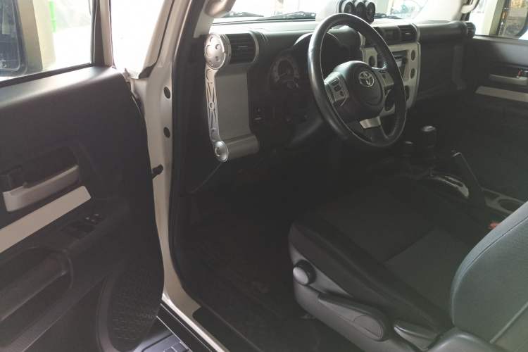 Used Toyota FJ Cruiser 2017 4.0 Automatic Parallel Import Version Driver Seat