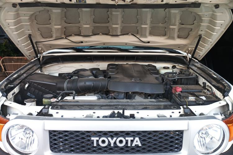 Used Toyota FJ Cruiser 2017 4.0 Automatic Parallel Import Version Engine Bay