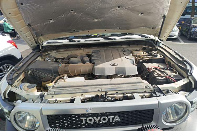 Used Toyota FJ Cruiser 2017 4.0 Automatic Parallel Import Version Engine Bay
