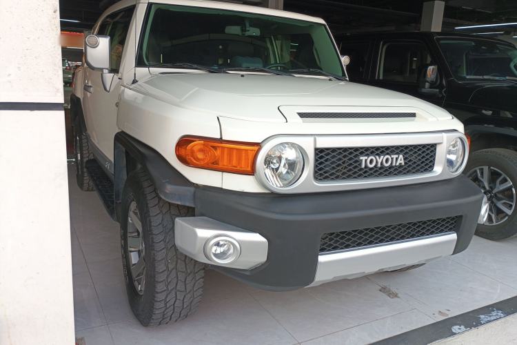 Used Toyota FJ Cruiser 2017 4.0 Automatic Parallel Import Version Front Right 45 Deg
