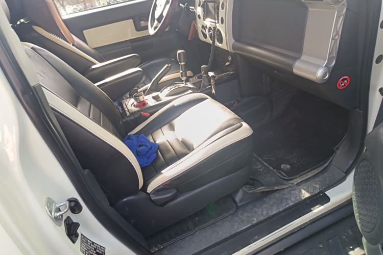 Used Toyota FJ Cruiser 2017 4.0 Automatic Parallel Import Version Right Front Seat