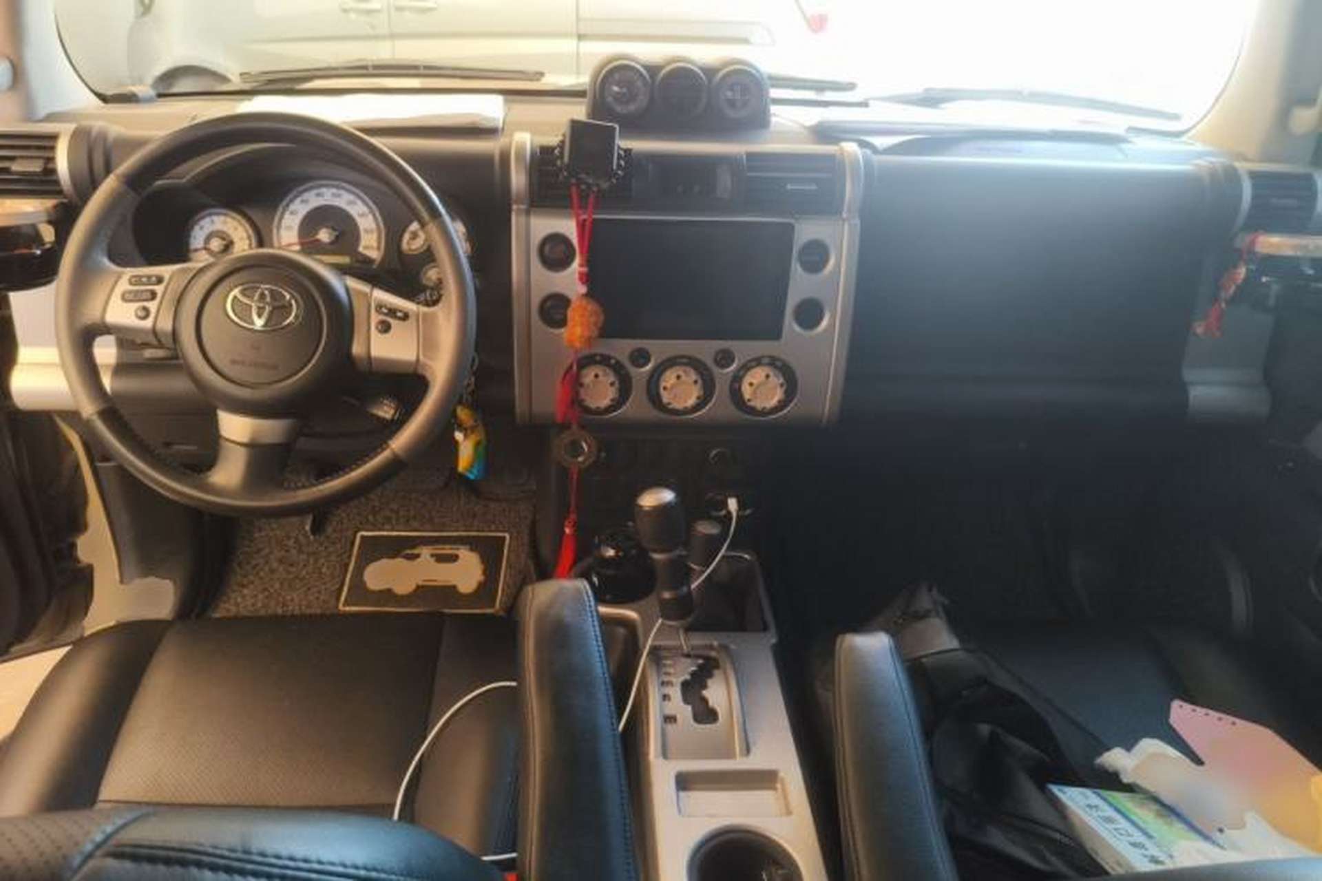 Used Toyota FJ Cruiser  Center Console