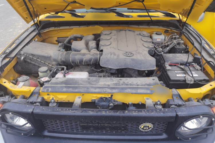 Used Toyota FJ Cruiser 2017 4.0L Dual Airbags Dual Fuel Tanks JBL – Middle East Engine Bay